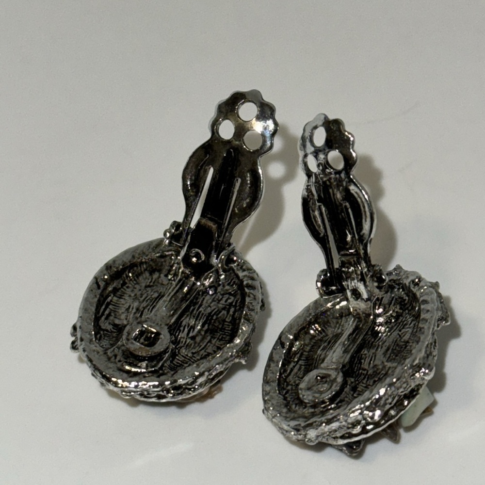 Chunky Oval Gemstone & Shell Mosaic Style Clip On Earrings Silver Tone - Picture 7 of 9